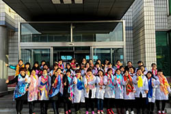 公司女工庆祝三八节